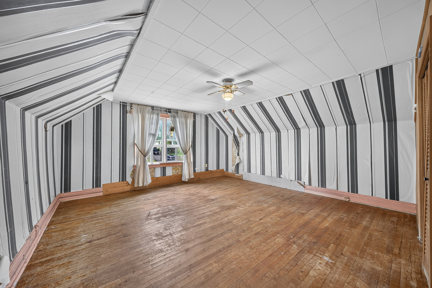 Open property gallery